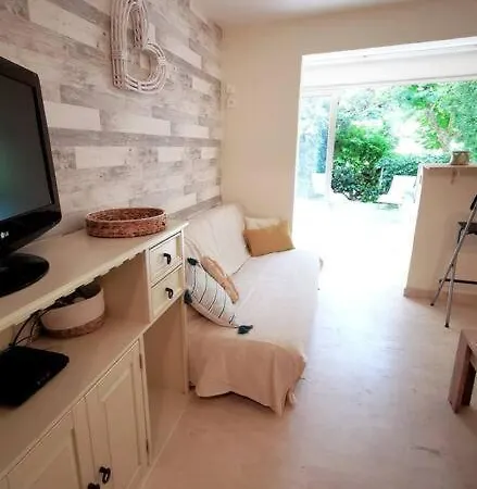 Apartment Rez De Jardin A Sainte-Maxime