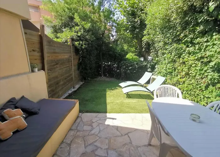 Rez De Jardin A Apartment *